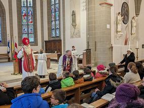 Der Heilige Nikolaus besuchte St. Crescentius